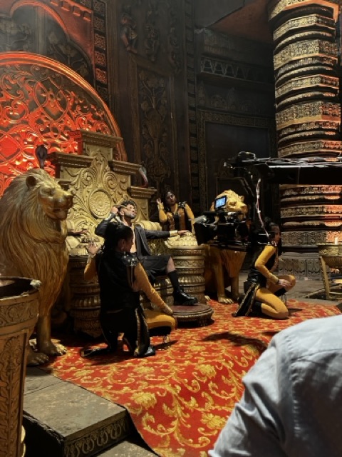Performance setup around the throne on the SUMN4U set
